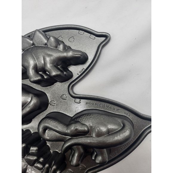 Nordic Ware Dinosaur Pan - Picture 5 of 5